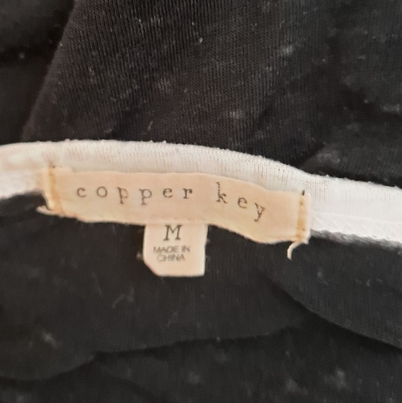 3/4 SLEEVED SEMI-SHEER BASEBALL TOP MEDIUM - Picture 3 of 3